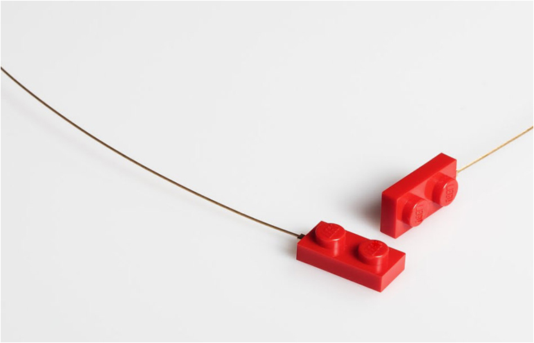 LEVO. Talia Sari turned LEGO bricks into a heart shaped necklace. // via: Design Break