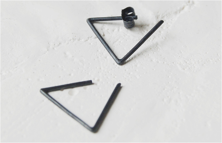 Ag-Jc’s geometric earrings. // via: Design Break