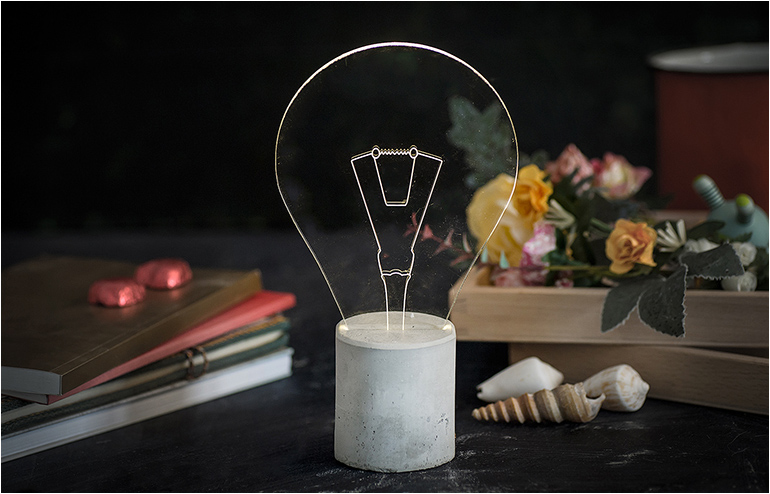 Amit Sturlesi's iLLuminite minimalistic lamps. // via: Design Break