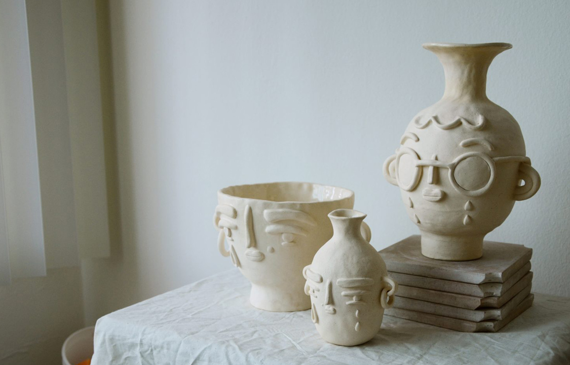 one of a kind sculptured vase by miri orenstein, the clay illustrator. // via: design break blog