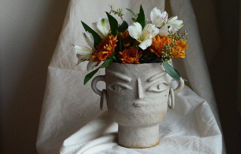 one of a kind sculptured vase by miri orenstein, the clay illustrator. // via: design break blog