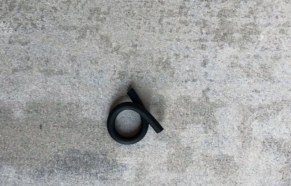 minimaliti. lena tirosh's latest minimal rubber rings collection. // via: design break blog